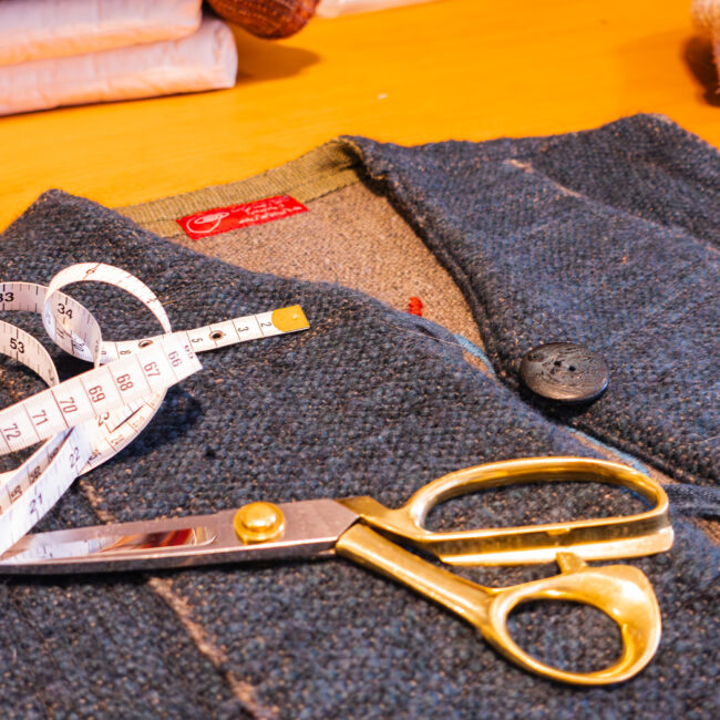 Slow Fashion – handgeschneiderte Kleidung aus gewebten Stoffen